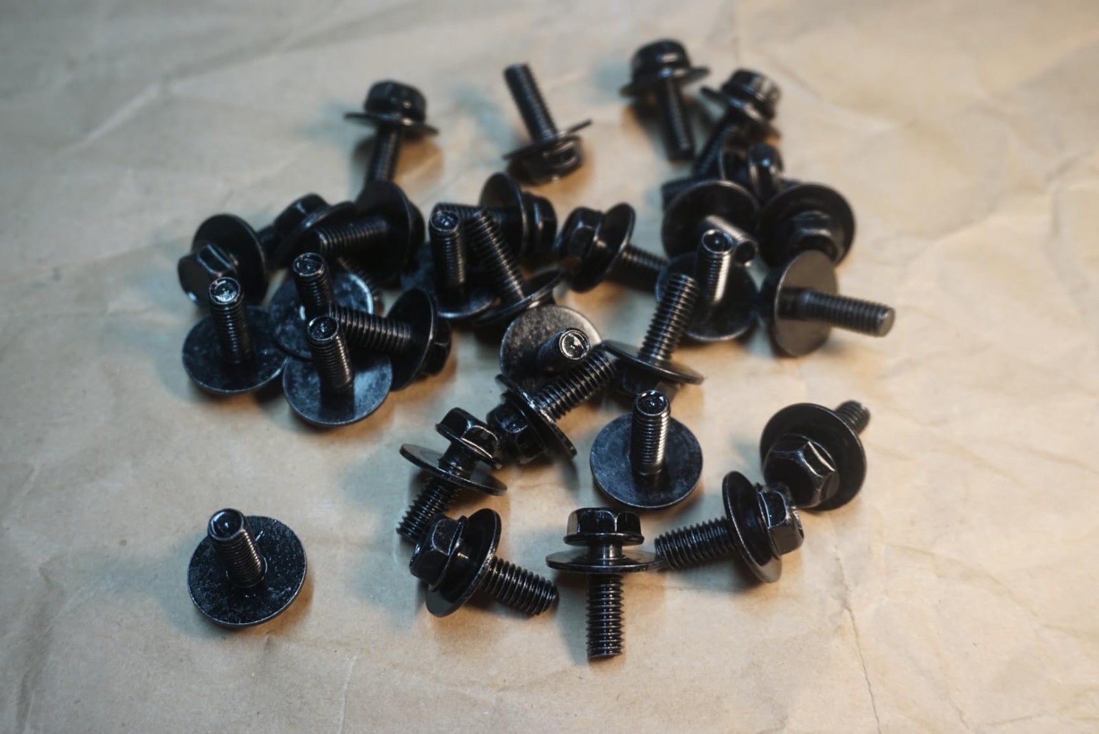 30Pcs M6 Transmission Pan Bolts Transmission Oil Pan Bolts With Washer Parts