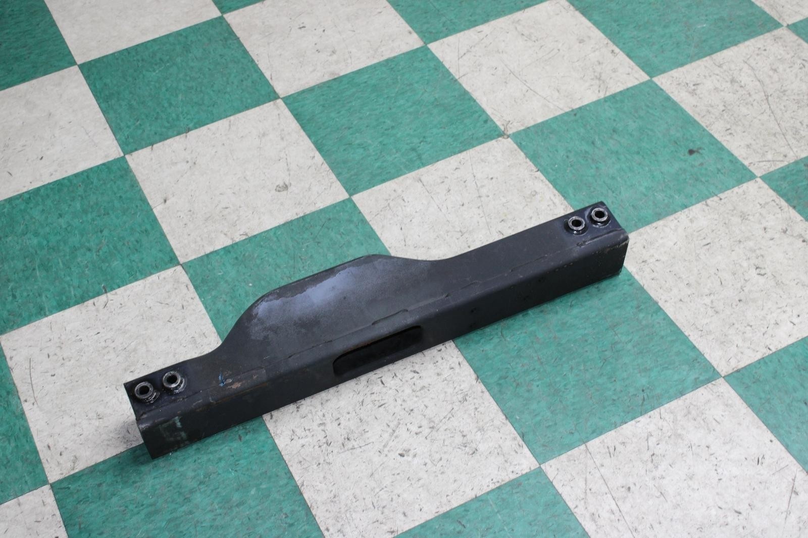 03-06 Avalanche 1500 Automatic Transmission Crossmember Support Cross Member WTY