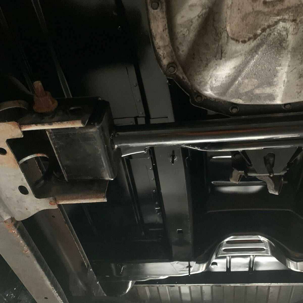 4L60E to 4L80E Conversion Crossmember For 2000-2013 Silverado & GMC Sierra 2WD