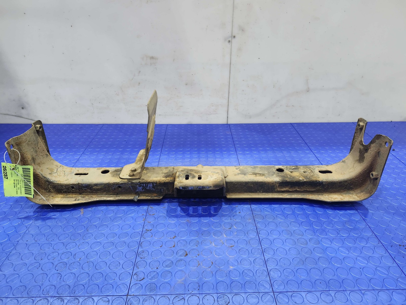 17-23 Chevy Express Automatic Transmission Crossmember Support OEM 84359387