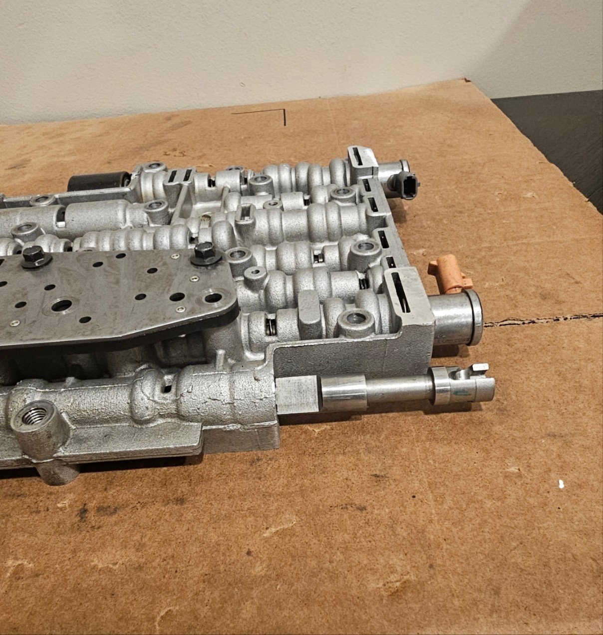 GM 4L60E 4L65E 4L70E Valve Body and solenoids 20032008 OEM G2U