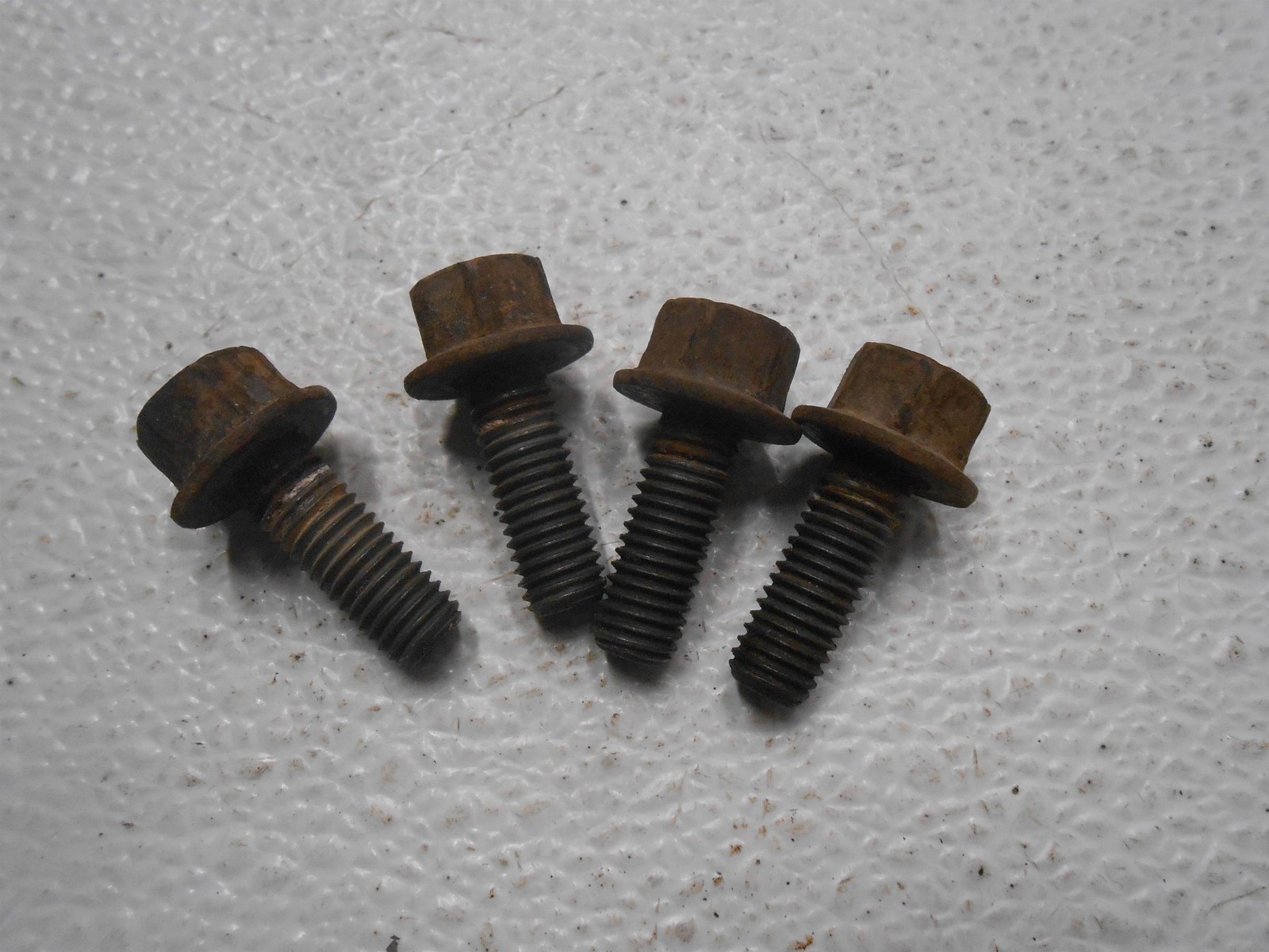 2011 Jeep Liberty Transmission Mount Bracket Bolts