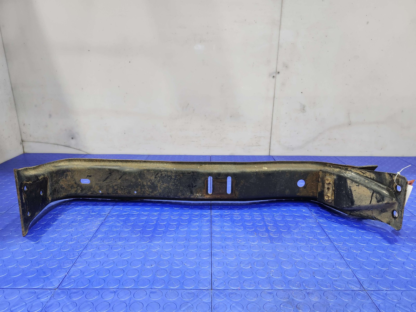 05-10 Ford F-250 F-350 4×4 Automatic Transmission Crossmember Support OEM