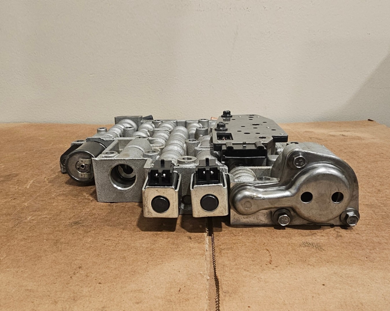 GM 4L60E 4L65E 4L70E Valve Body and solenoids 20032008 OEM G2U