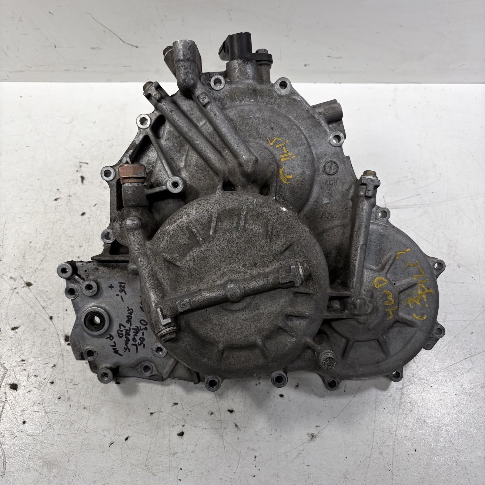03-04 Honda Pilot AT Transmission Left Side End Cover 21240-P7W-000 OEM