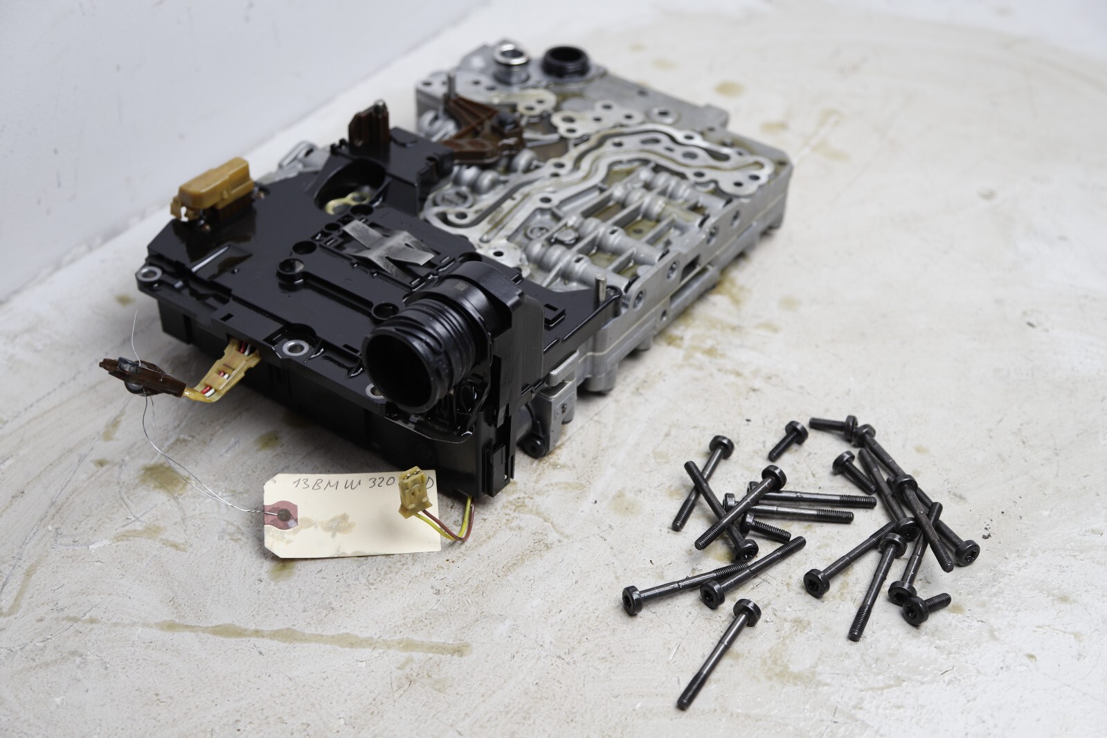 2013 BMW 320i F30 Auto Transmission Valve Body Mechatronics OEM 1090128334