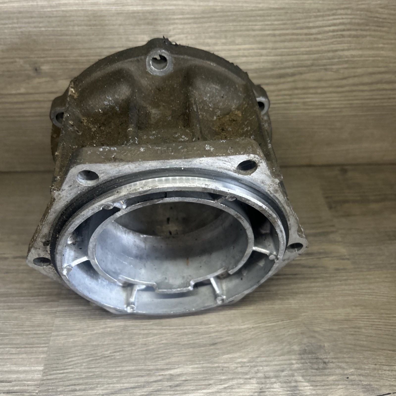 2007-13 GM 4L60E 4L65E GMC Chevy 4X4 Tail Housing 6 Bolt 24235765 OEM USED