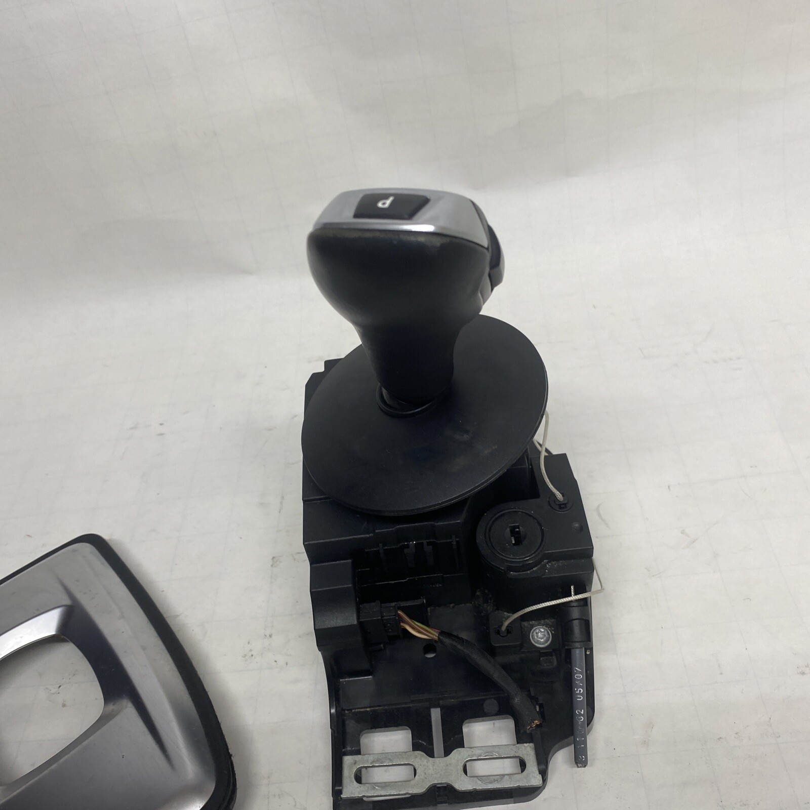 BMW M5 E60 E61 E63 E64 528i 535i 550i Shifter Assembly Gear Selector Lever Knob