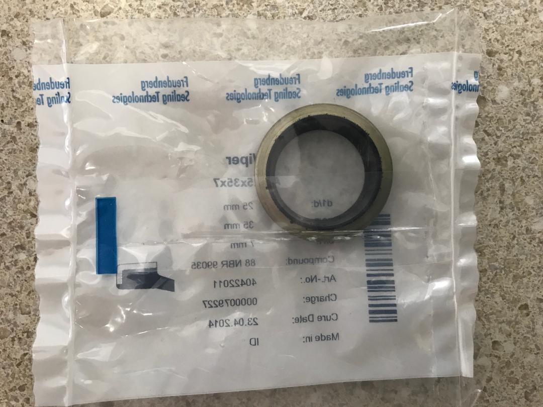 Freudenberg Sealing Technologies Wiper AS 25x35x7 New (Lot of 16)
