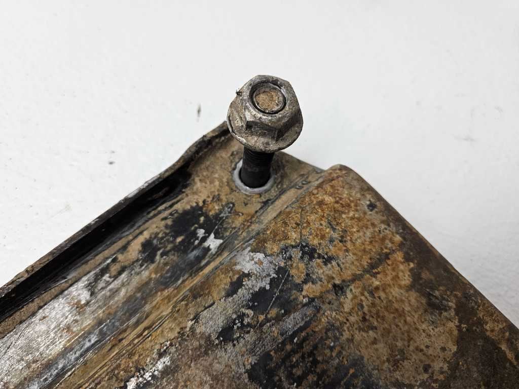 1988-2000 Chevy GMC K1500 Transmission Crossmember 4×4 Mount OEM 2957