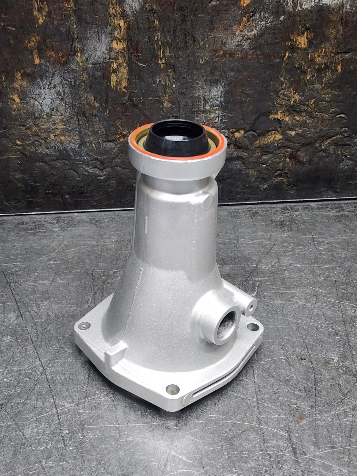700R4 4L60E TRANSMISSION EXTENSION HOUSING 4 BOLT USE SPEED SENSOR CAST 24202526