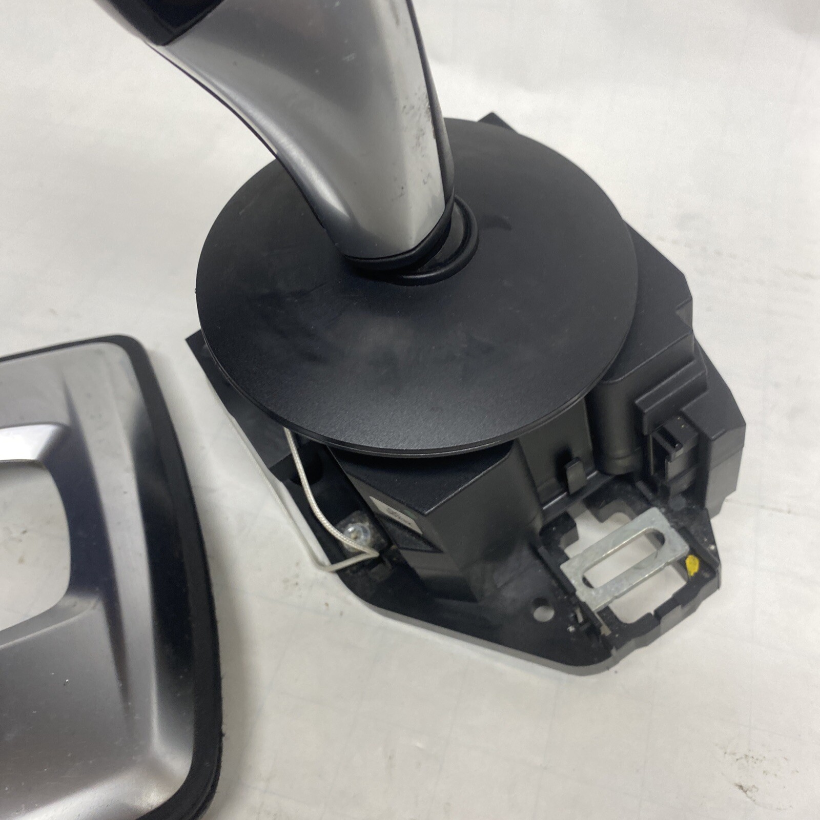 BMW M5 E60 E61 E63 E64 528i 535i 550i Shifter Assembly Gear Selector Lever Knob