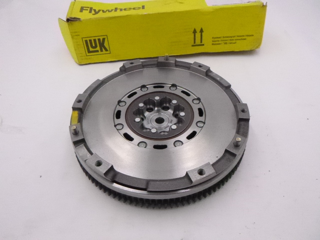 Schaeffler/Luk Dual Mass Flywheel DMF138 for 2011-2013 Kia Sportage