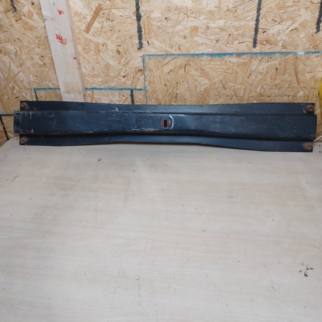 1988-98 Chevy GMC 1500 Tahoe Transmission Crossmember 2WD 4L60 OEM Bracket 700r4