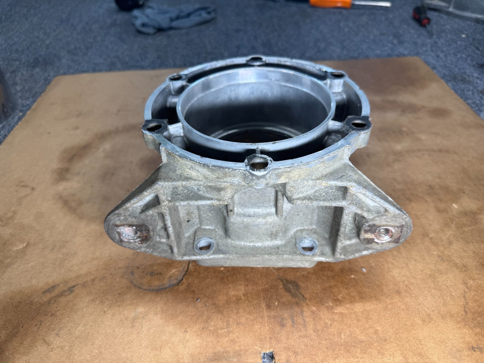 4l60E / 4l65E 4×4 Extension Housing – 4 1/2″ Long- Cast# 15724744 -FREE SHIPPING