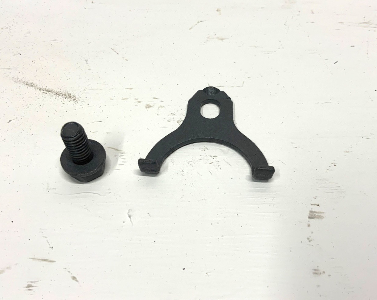 MOPAR 727/904 AUTOMATIC TRANSMISSION SPEEDO HOUSING HOLD DOWN BRACKET AND BOLT