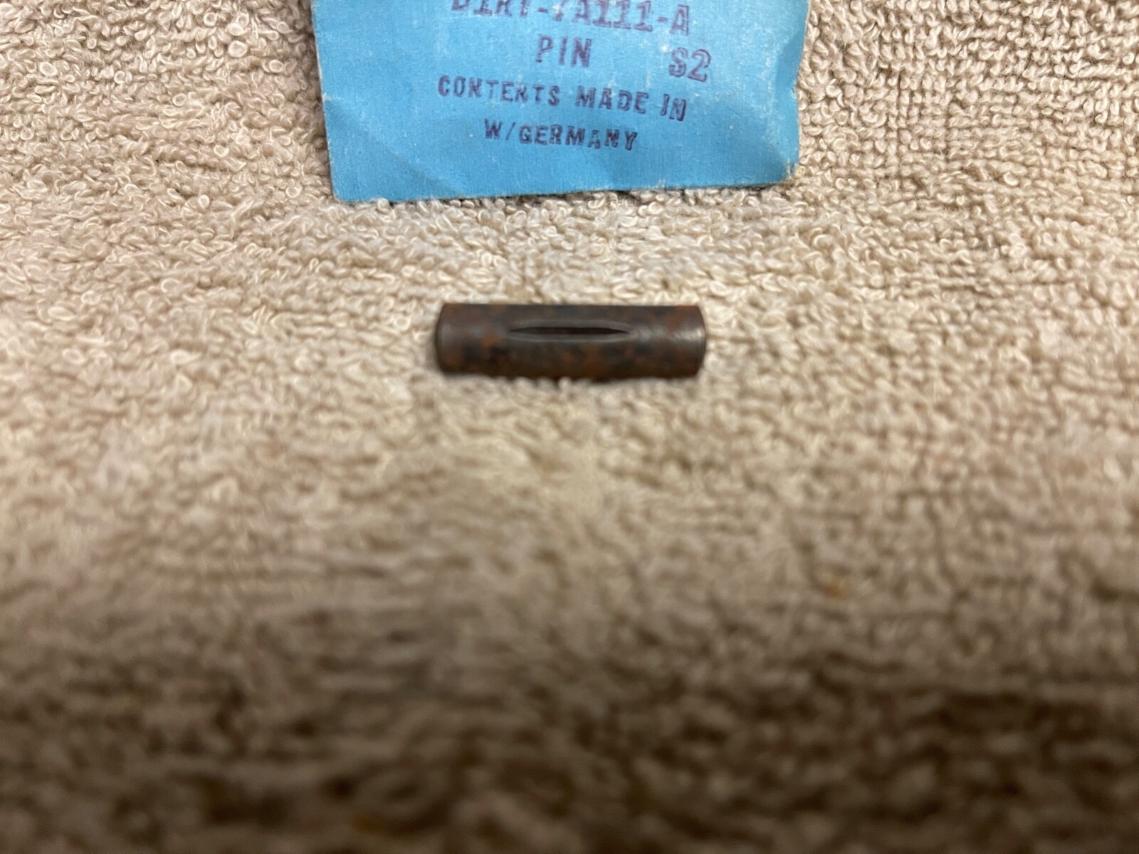 NOS FORD D1RY-7A111-A 1971 FORD CAPRI PIN