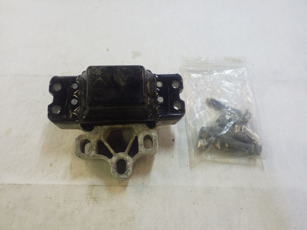 2.0L Top of Transmission Mount w/ Bolts | Fits 2013-2017 Volkswagen Jetta SW