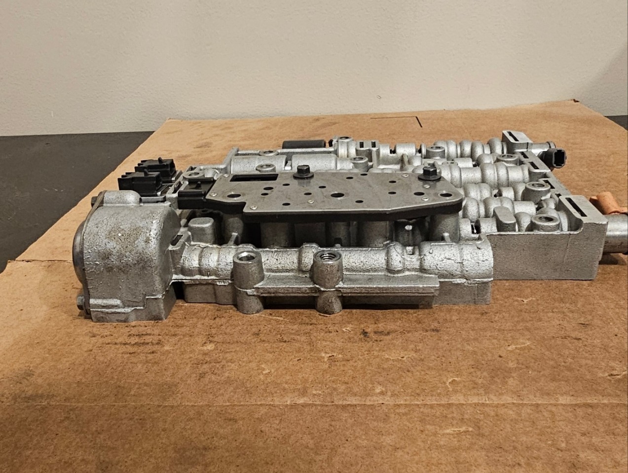 GM 4L60E 4L65E 4L70E Valve Body and solenoids 20032008 OEM G2U