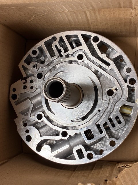 4L60E AUTOMATIC TRANSMISSION front OIL PUMP hub cover 24232446
