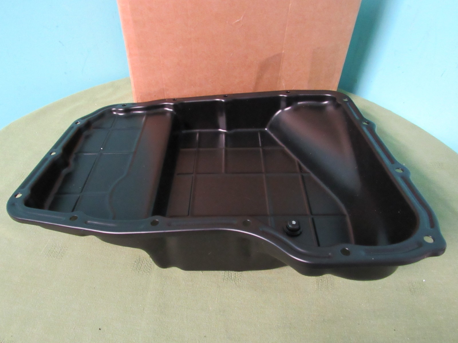 For Dodge Ram 1500/2500/3500 Transmission Pan 2003-2010 w/ Drain Plug Black