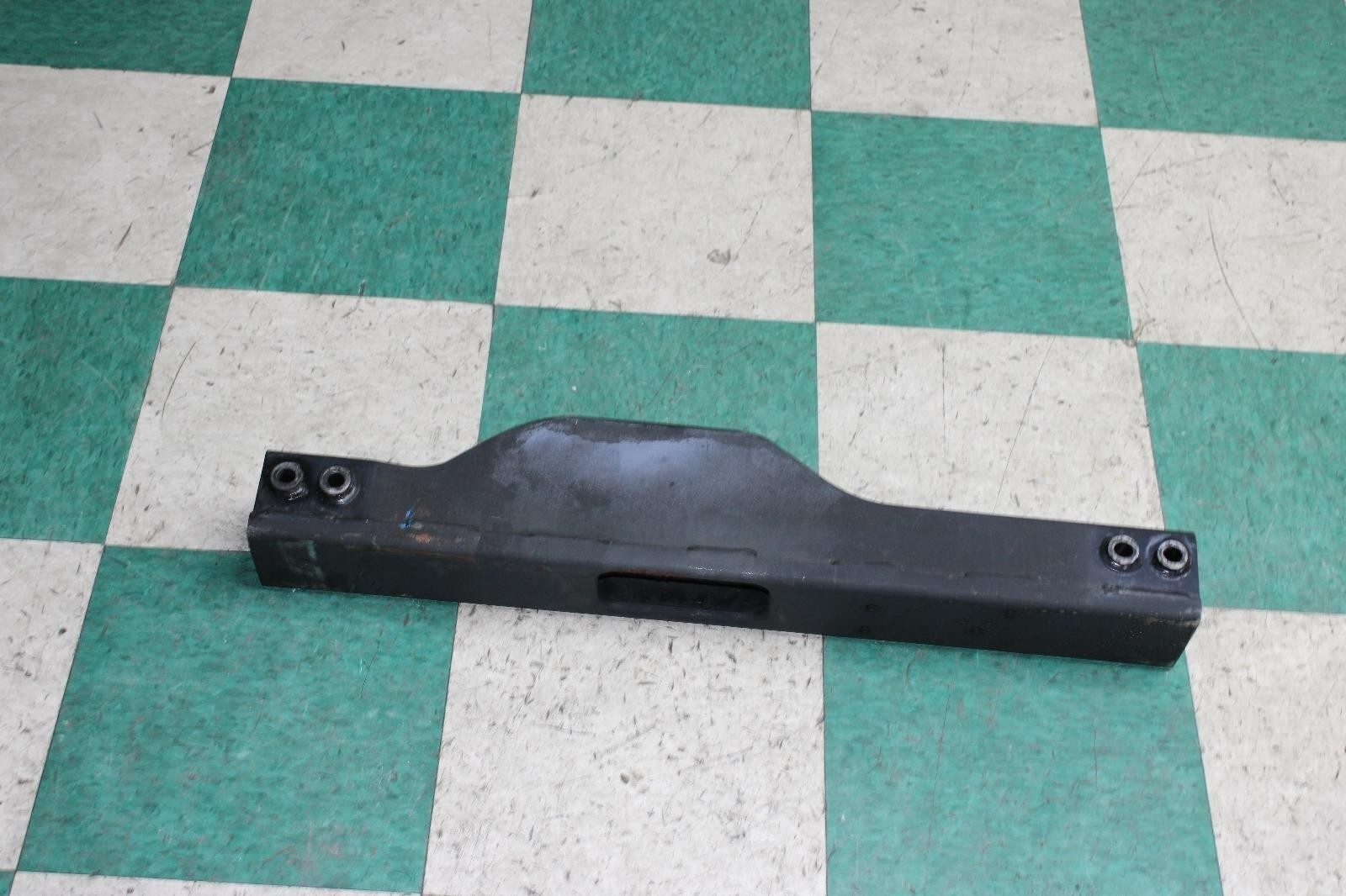 03-06 Avalanche 1500 Automatic Transmission Crossmember Support Cross Member WTY