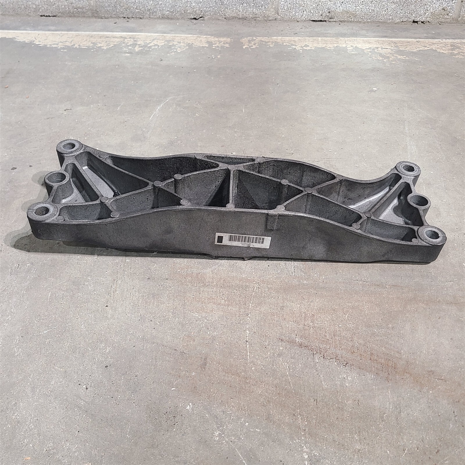 10-15 Camaro SS Automatic Transmission Crossmember Mount Bracket Aa7514