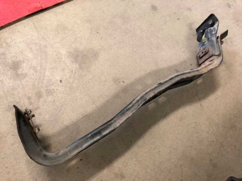 05-07 Ford F250 F350 Super Duty 6.0 4×2 AT 5R110W Transmission Crossmember Mount