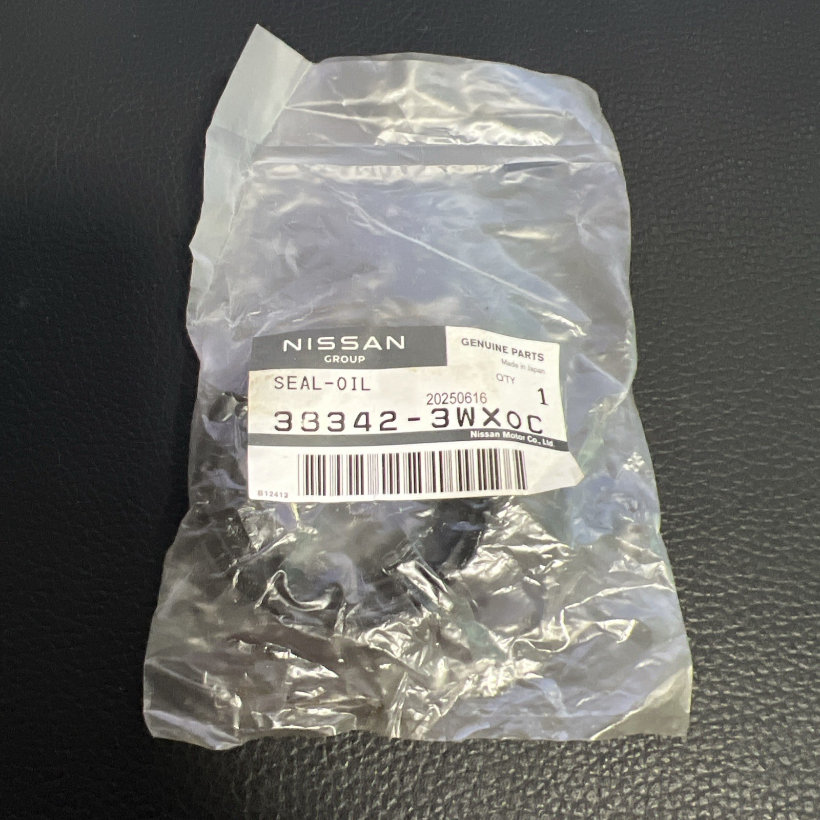 GENUINE OEM Transmission Case Differential Oil Seal for Nissan (38342-3WX0C)