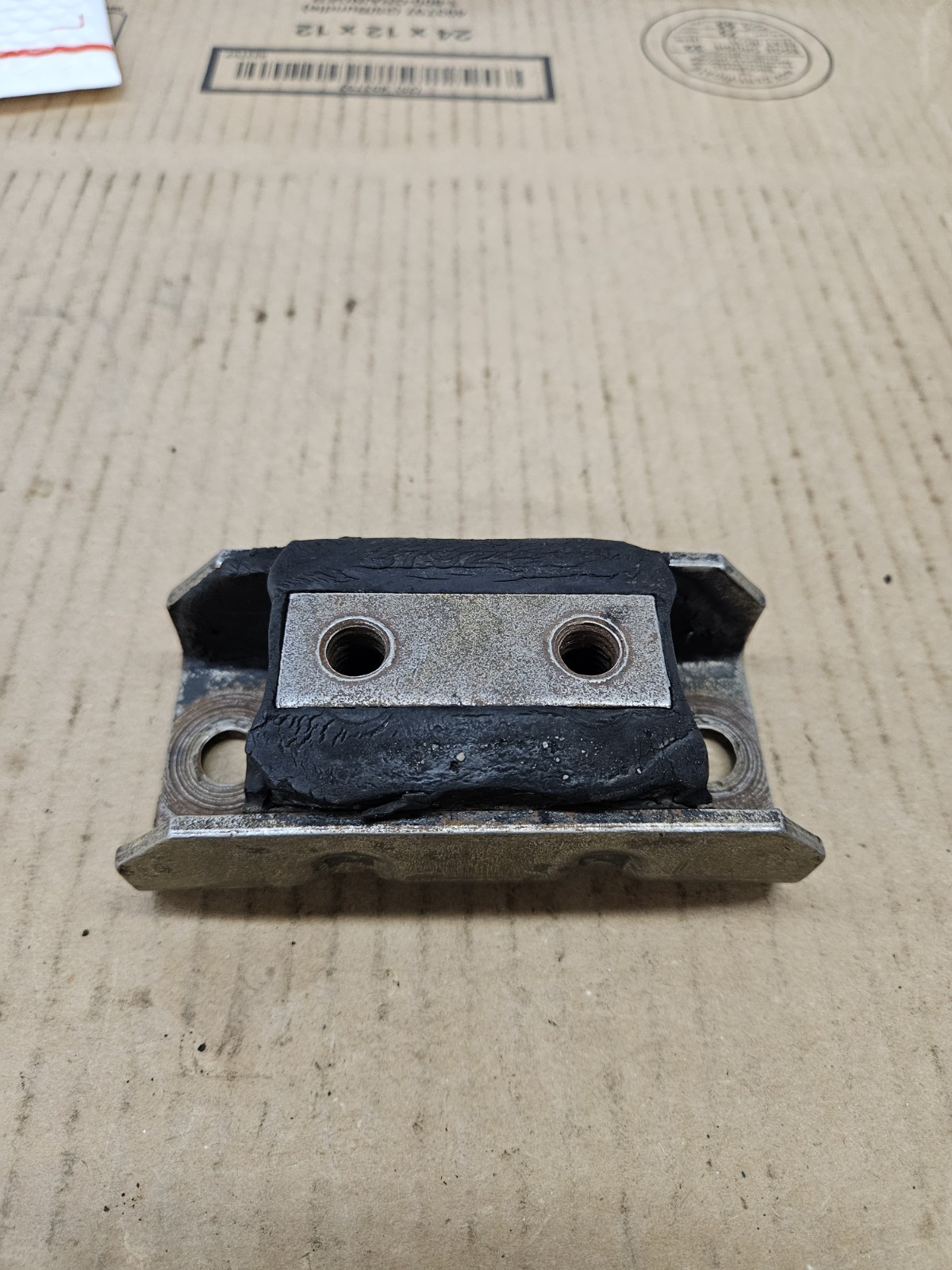 ORIGINAL GM 1963 1964 1965 1966 1967 CORVETTE TRANSMISSION MOUNT 3792133 3913498