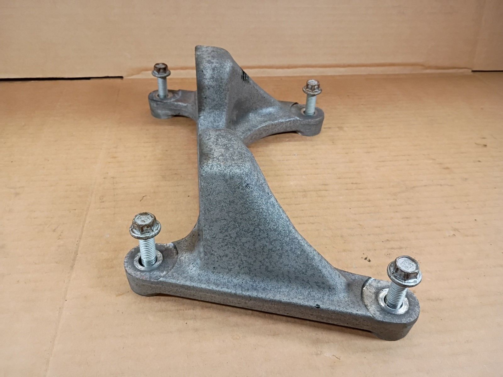11-24 Ford F-250 F-350 F450 F550 4×2 Auto Trans Mount Bracket OEM BC34-7J266-AB