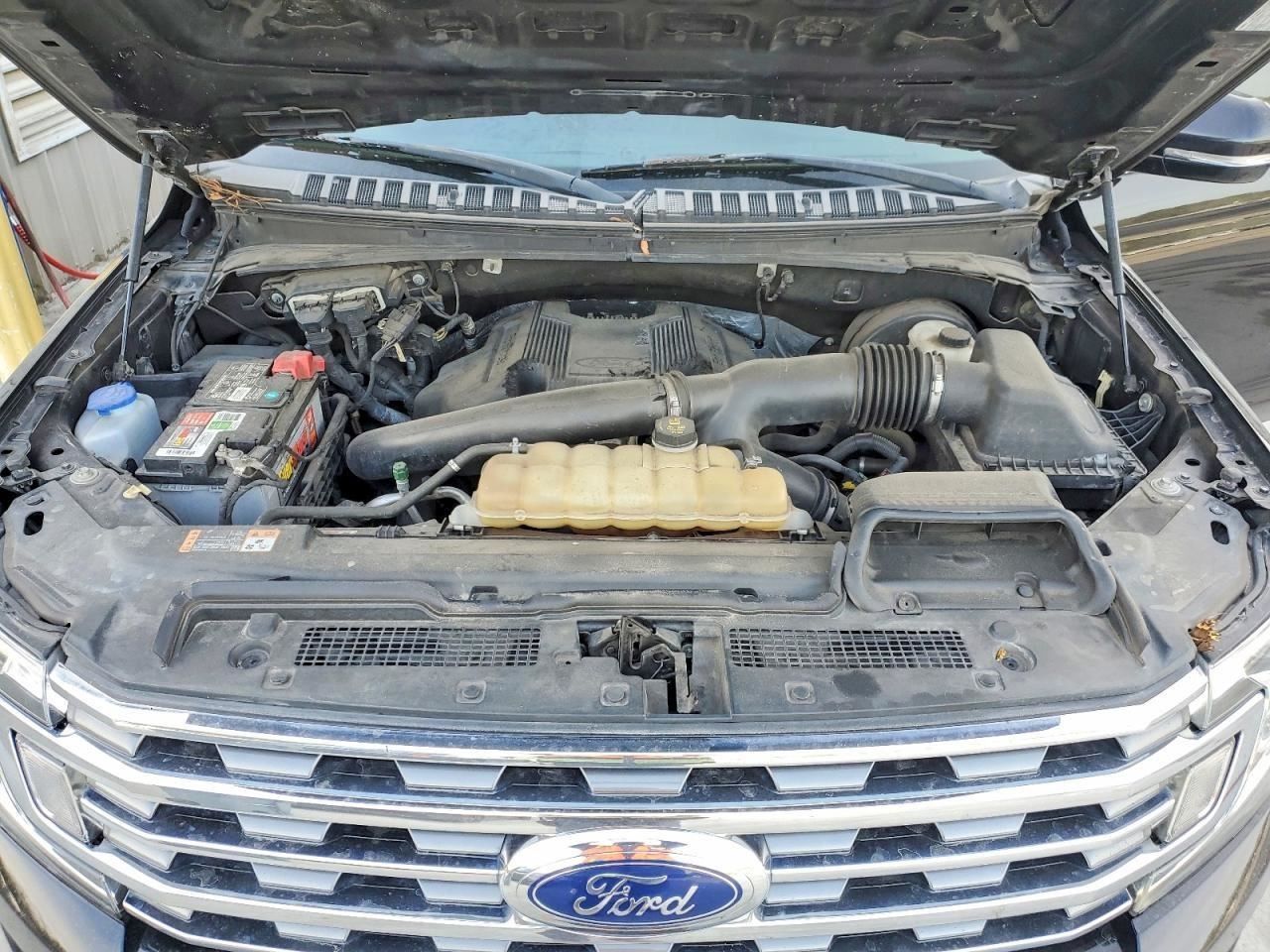 Automatic Transmission Floor Shift 2WD Fits 18-21 EXPEDITION 2452141