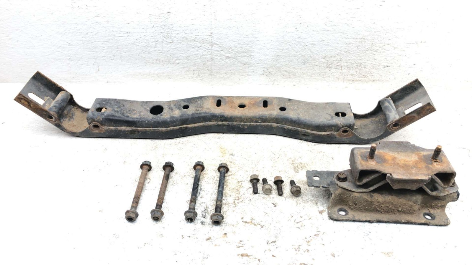 05 Dodge Ram 1500 Pickup Transmission Crossmember Mount Brackets Hardward Bolts