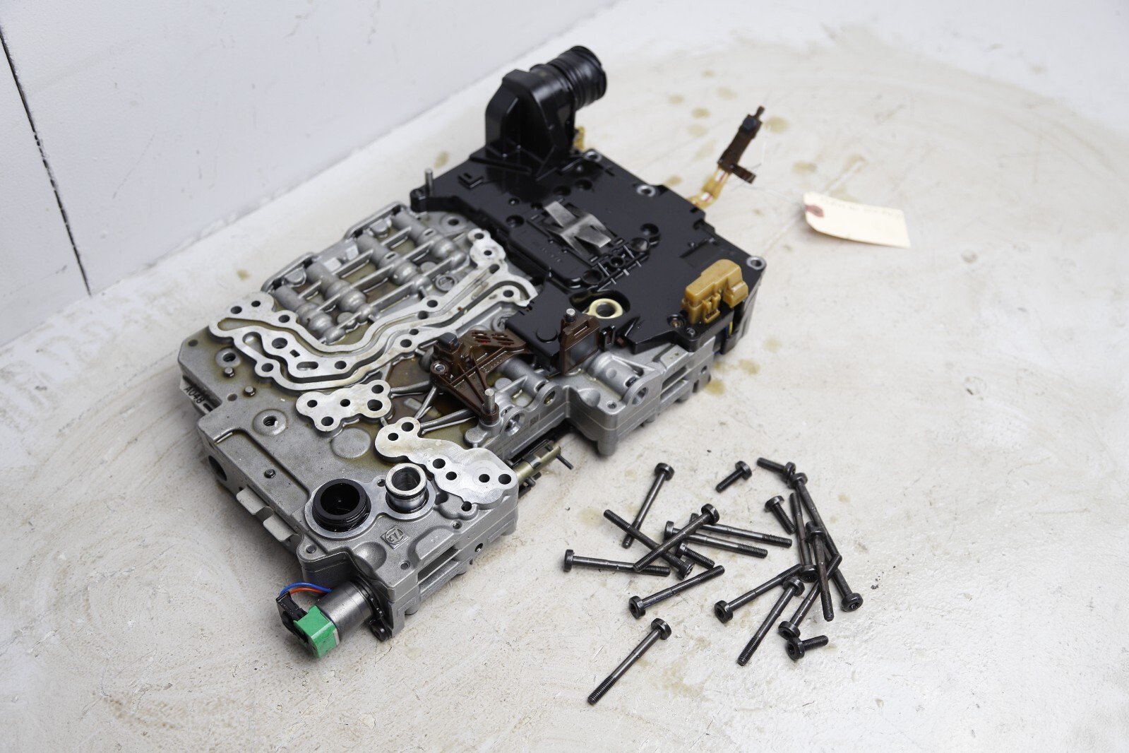 2013 BMW 320i F30 Auto Transmission Valve Body Mechatronics OEM 1090128334