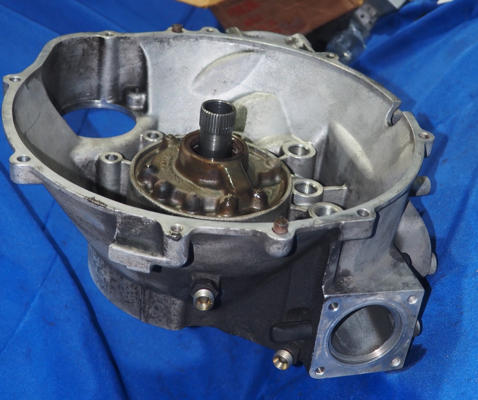 1989-1998 Posche 993 964 911 C2 Tiptronic Transmission Differential Bell Housing
