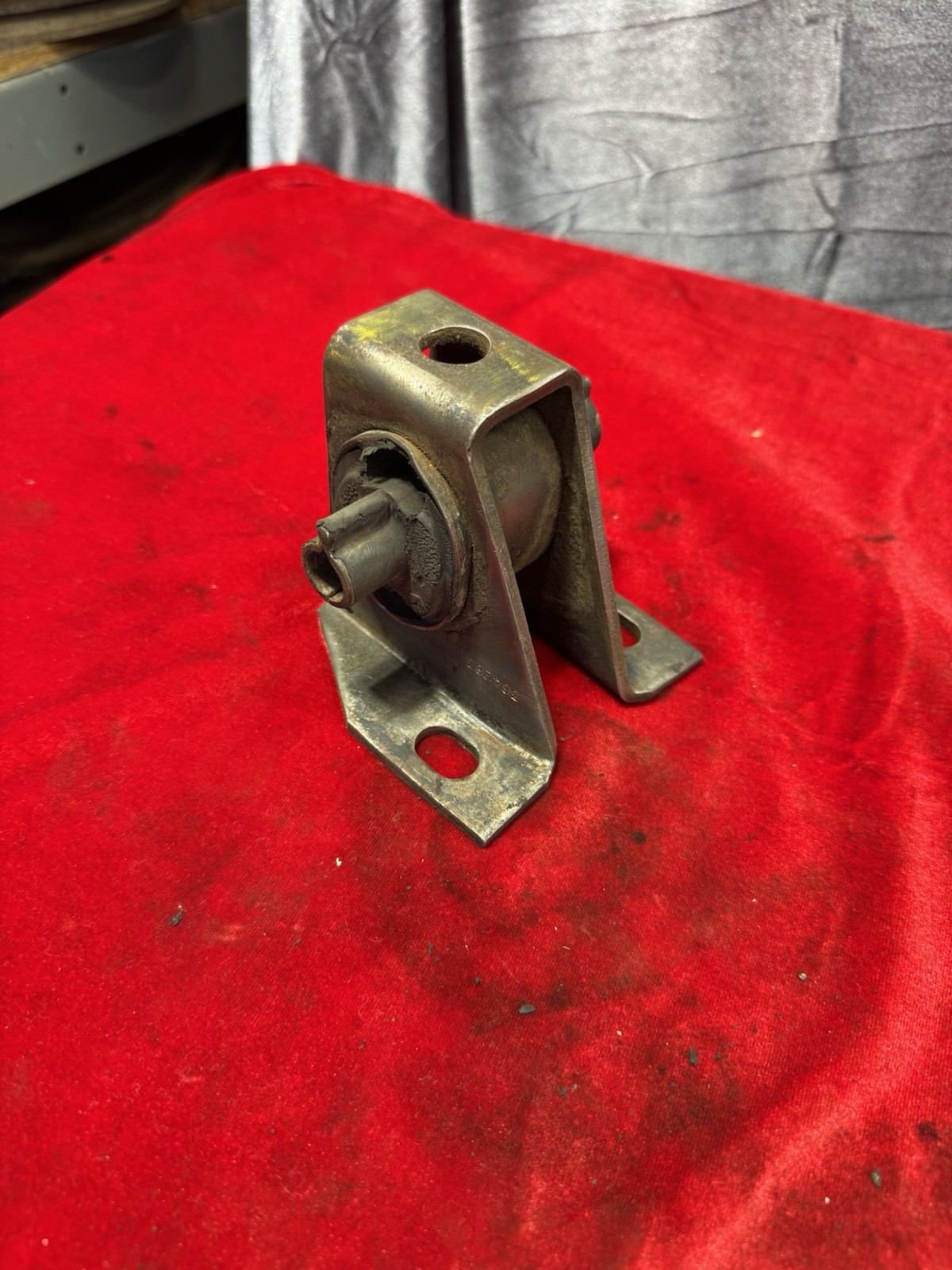 1972 1973 1974 CHARGER SUPER BEE R/T ROAD RUNNER 904 727 TRANSMISSION MOUNT OEM
