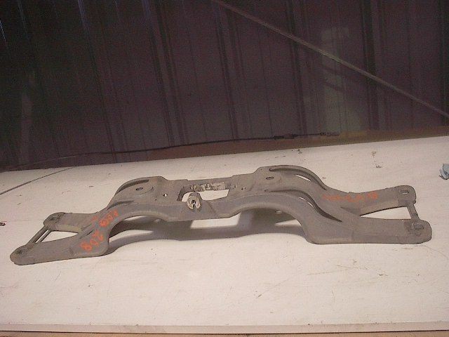 02 JAGUAR XJ8 CROSSMEMBER TRANS 5909