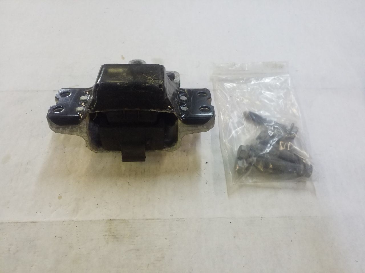 2.0L Top of Transmission Mount w/ Bolts | Fits 2013-2017 Volkswagen Jetta SW