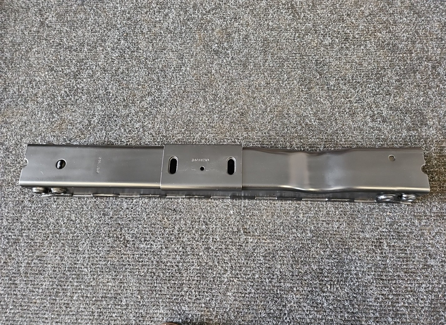2000-2006 GMC Chevy Sierra Yukon Denali Transmission Crossmember OEM 4×4 AT 4WD
