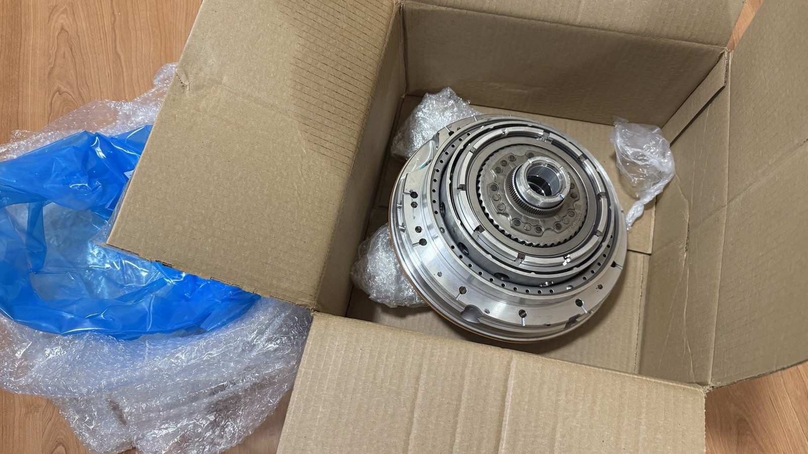 Genuine GM 2019 Cadillac CT6 Automatic Transmission Case Front Cover 24048518