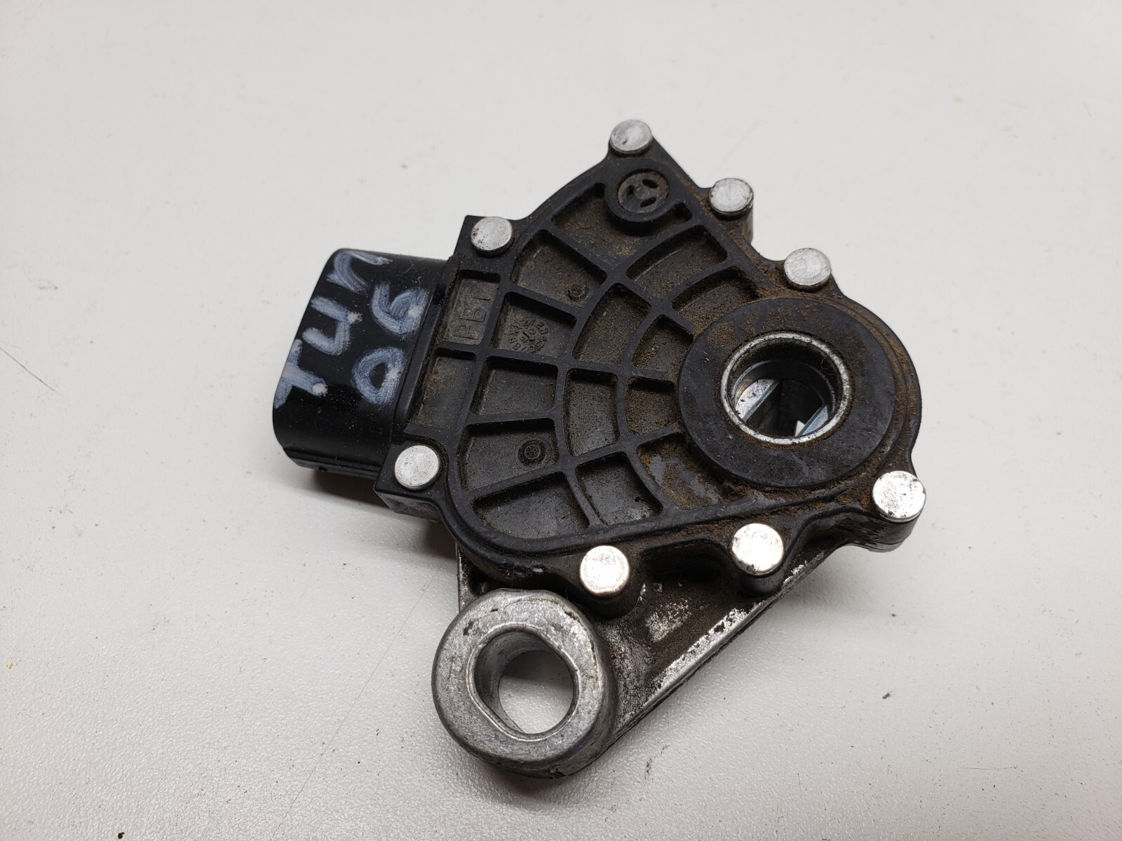 2005-2006 TOYOTA TUNDRA SEQUIOA GEAR SELECTOR Neutral Safety Switch 84540-04010