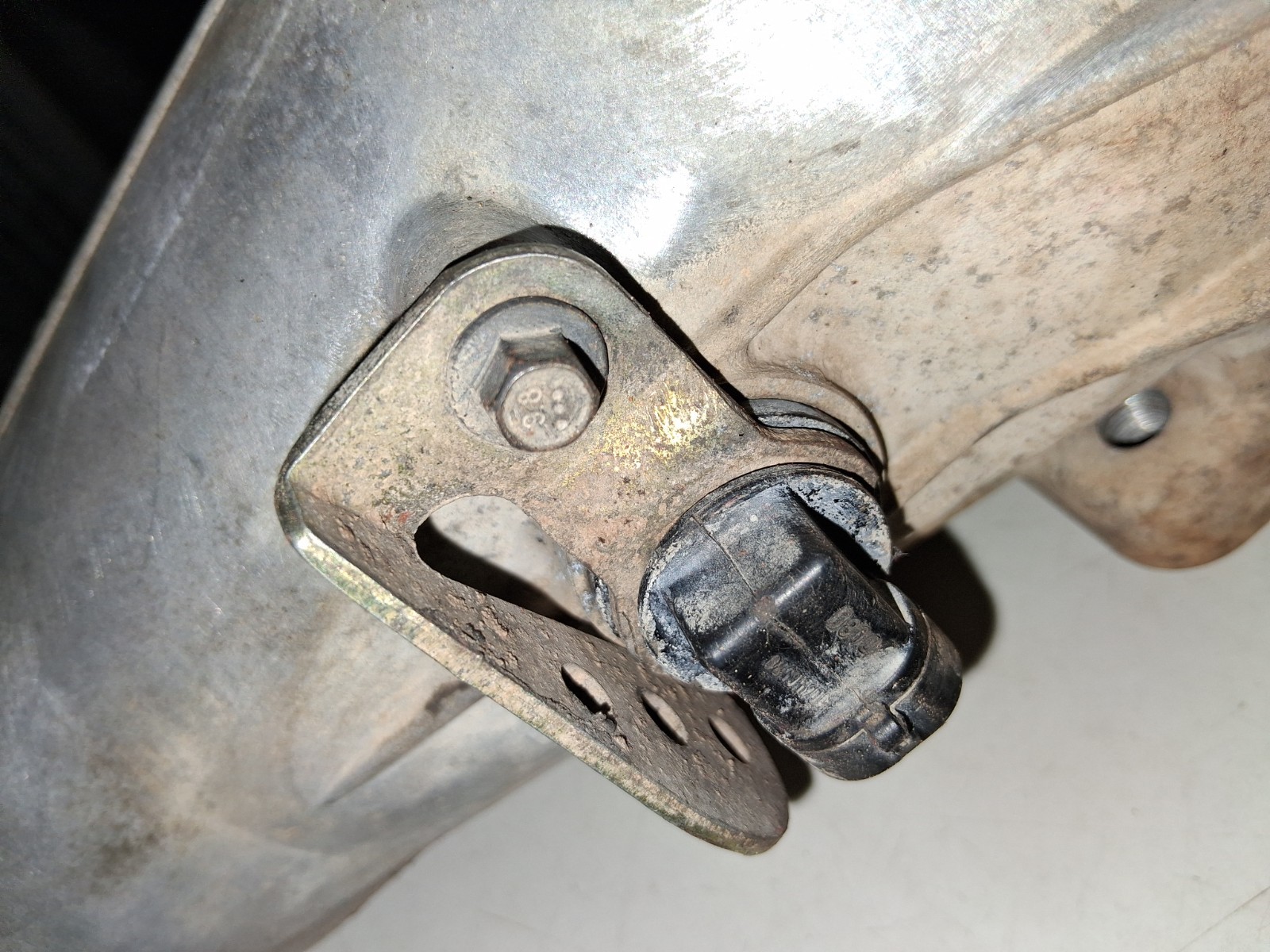 4L60E 4L65E 4L70E TRANSMISSION EXTENSION TAIL HOUSING 6 BOLT GM 24208015 1997-UP