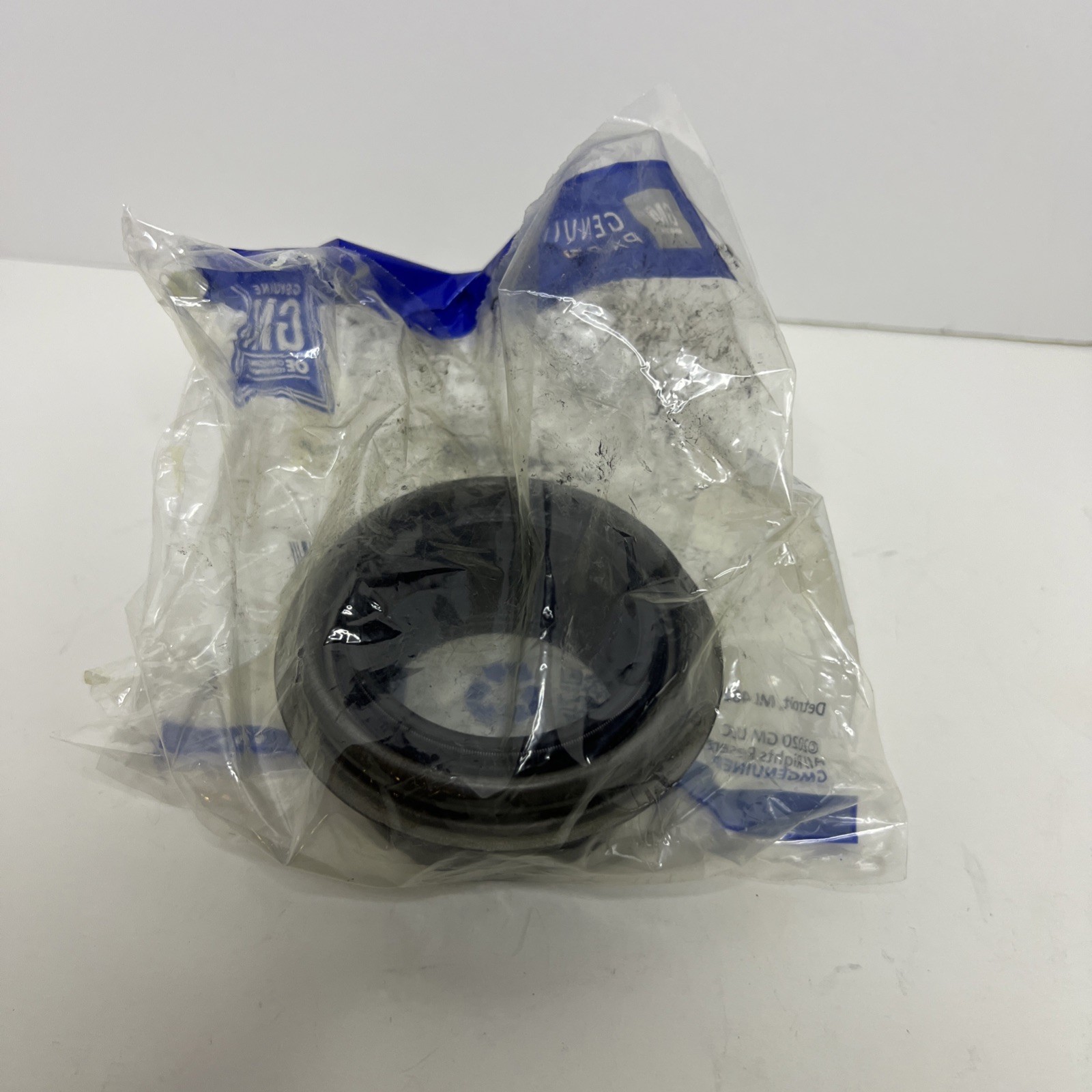 New GM Genuine 24233898 Transfer Case Output Shaft Tail Housing Seal 6L80