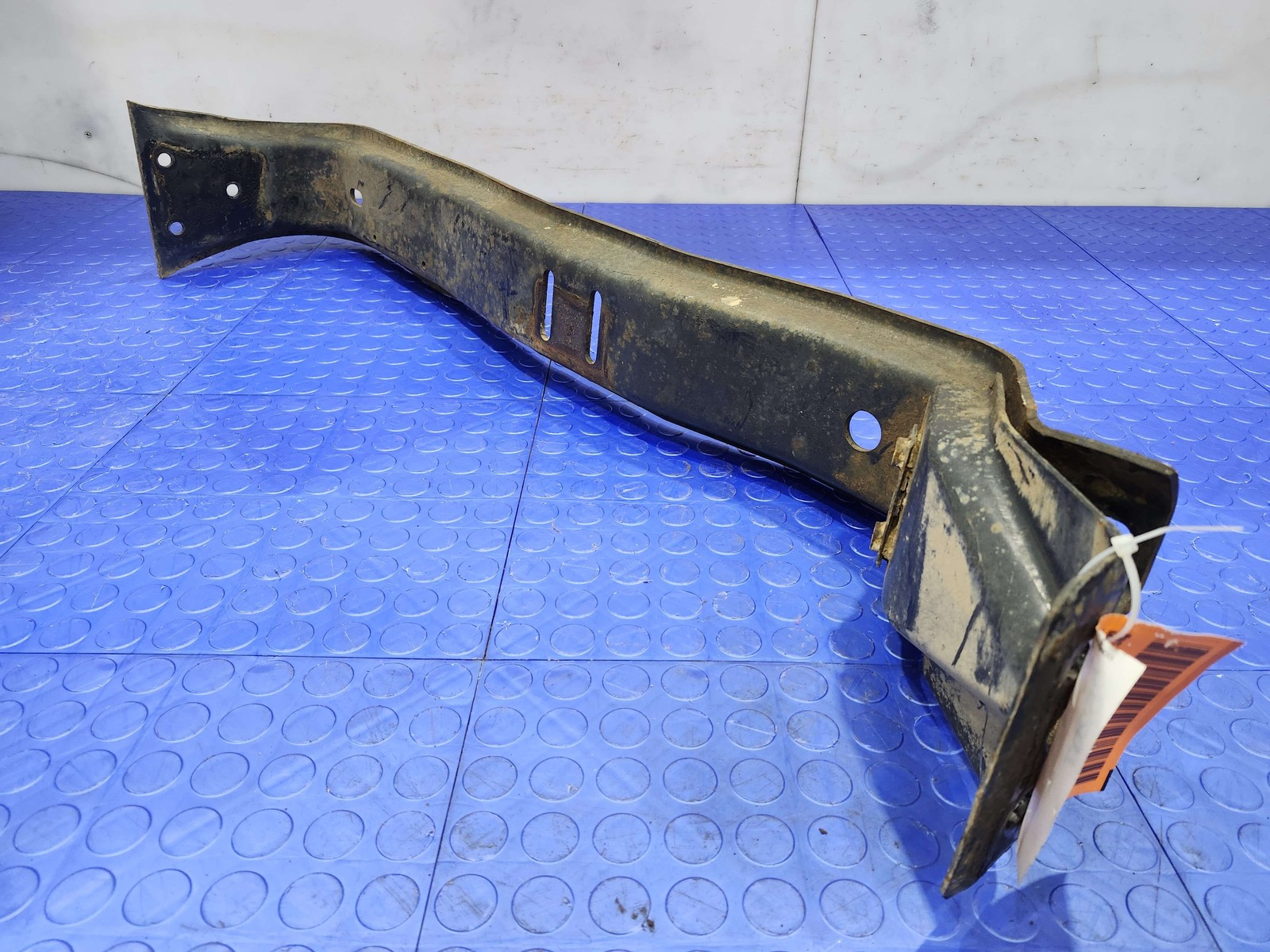05-10 Ford F-250 F-350 4×4 Automatic Transmission Crossmember Support OEM