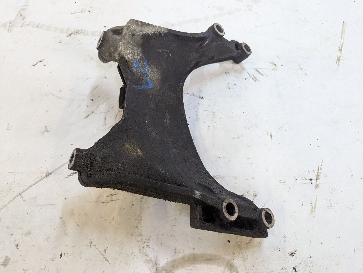 1.9L Manual Transmission Engine Bracket | Fits 1995-1997 Saturn S Series