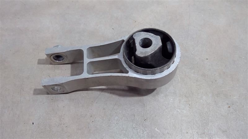 2018-2020 CHRYSLER PACIFICA ENGINE TORQUE ROD MOUNT BRACKET 68224737AB