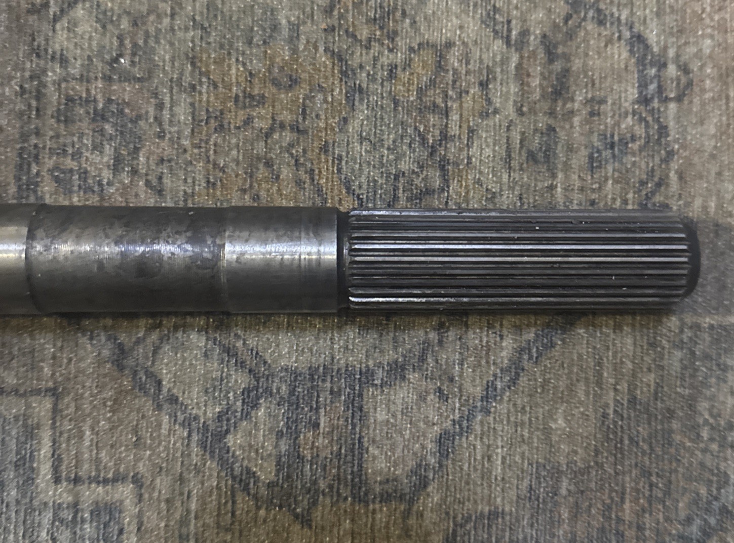 TH350 TURBO TRANSMISSION MAIN OUT PUT SHAFT 18 1/2 LONG FOR 9 IN TAILHOUSING